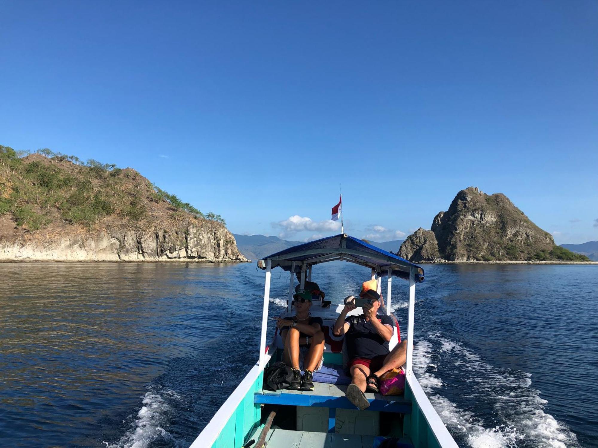 Dua Putri Komodo Homestay Экстерьер фото