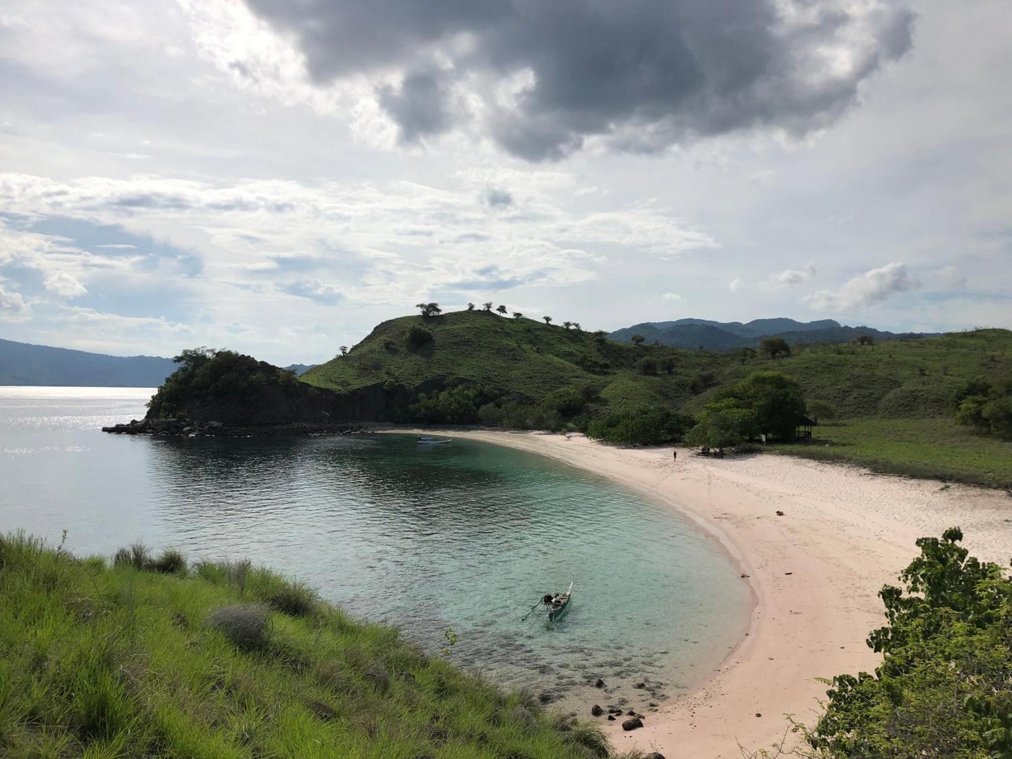 Dua Putri Komodo Homestay Экстерьер фото