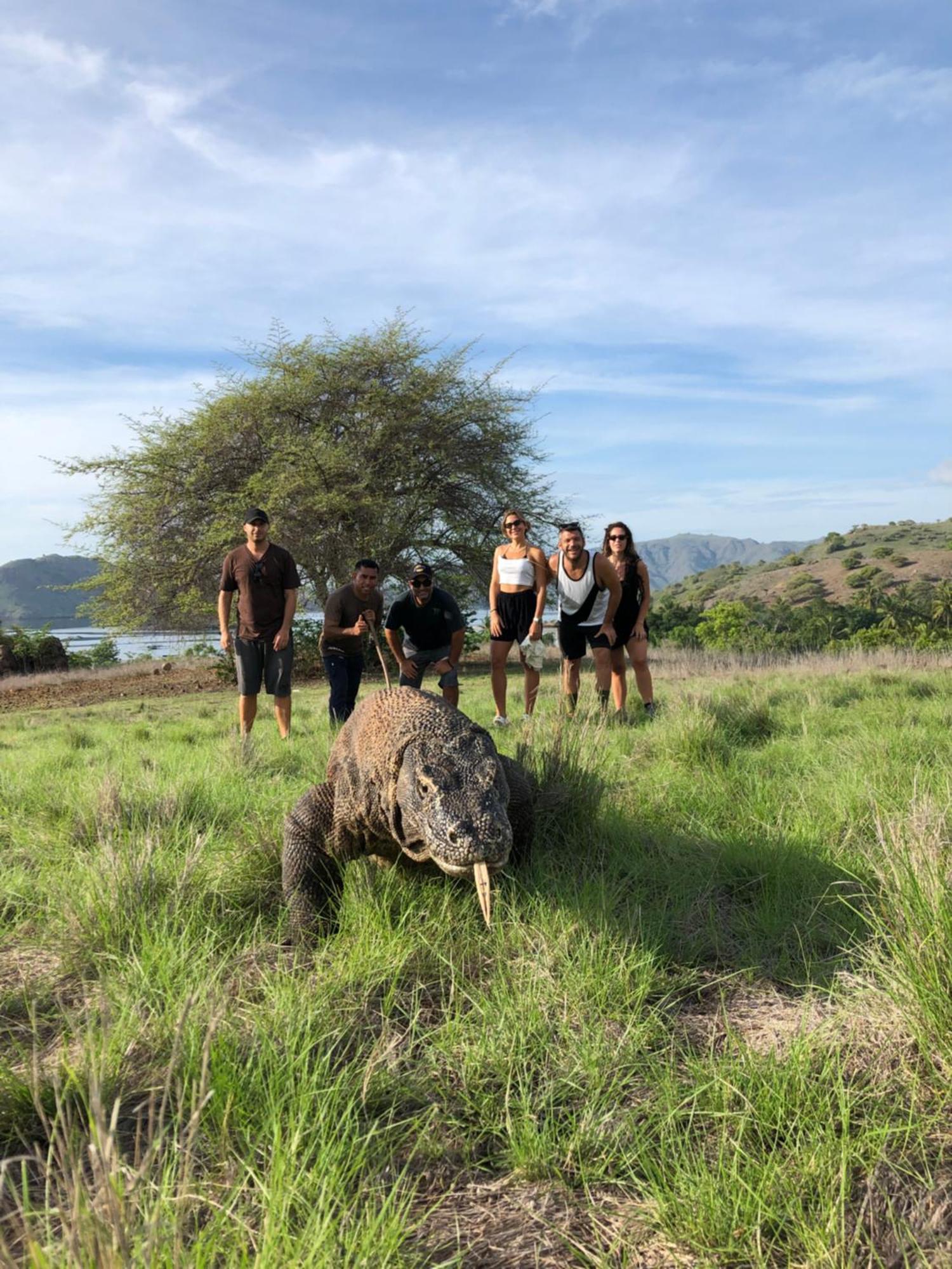 Dua Putri Komodo Homestay Экстерьер фото