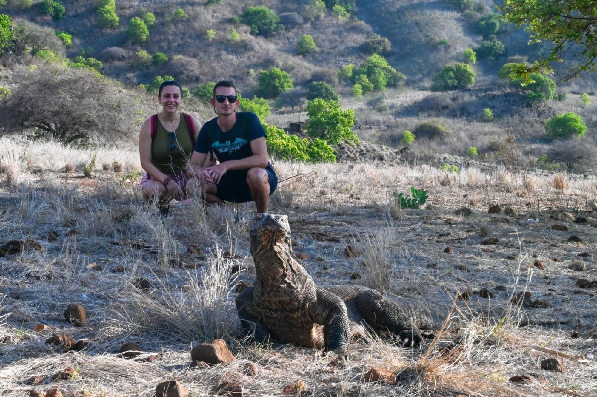 Dua Putri Komodo Homestay Экстерьер фото