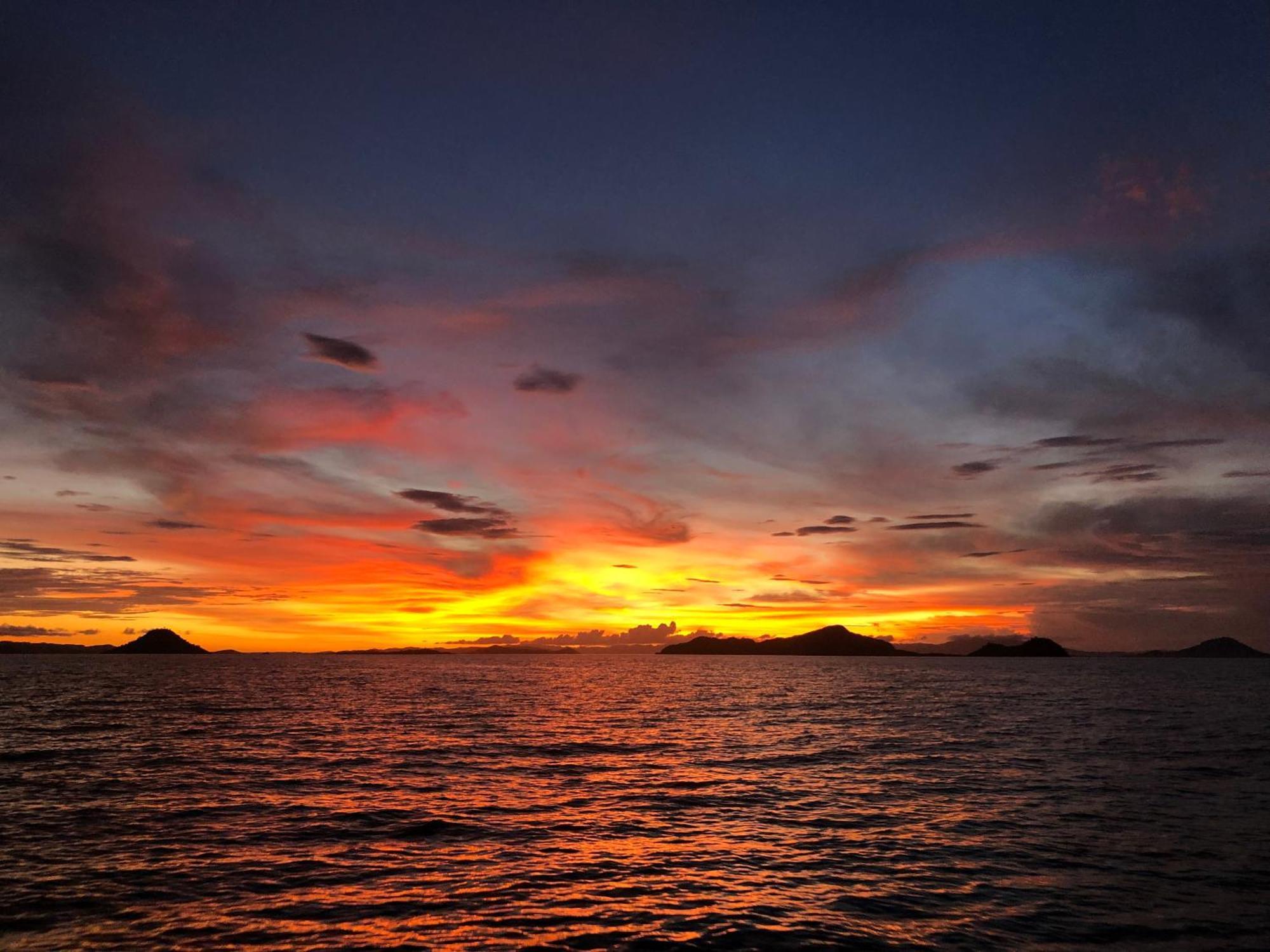Dua Putri Komodo Homestay Экстерьер фото