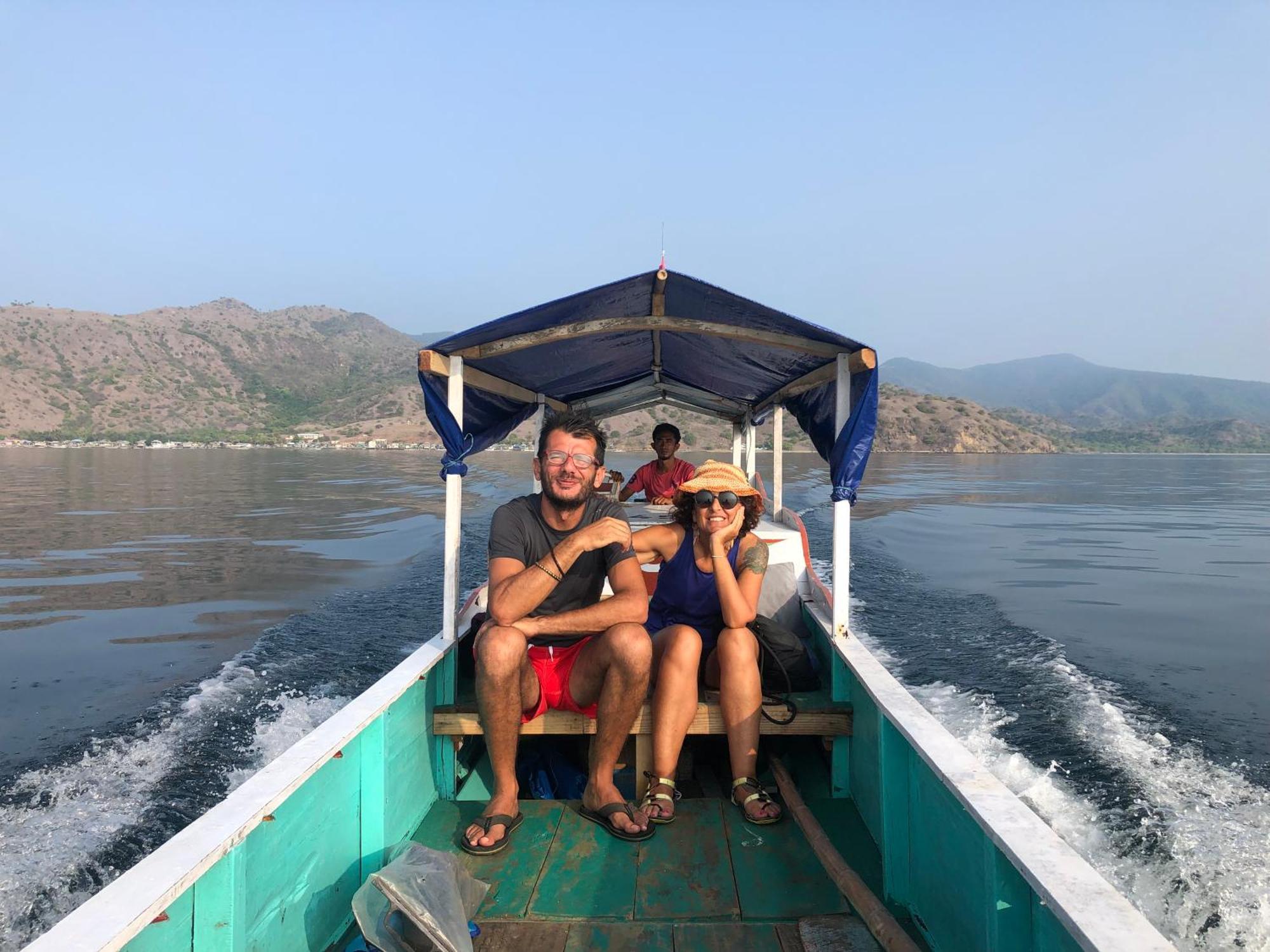 Dua Putri Komodo Homestay Экстерьер фото