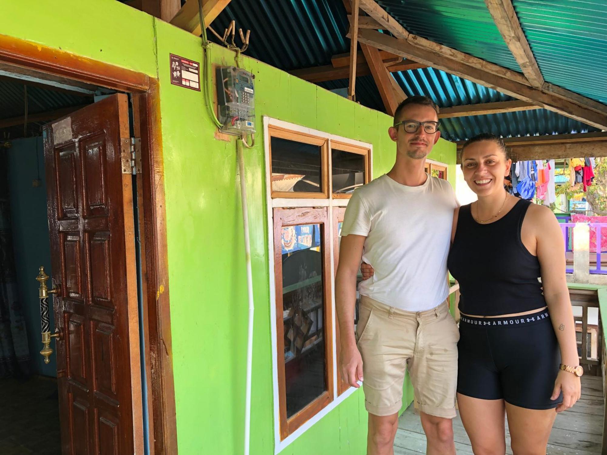 Dua Putri Komodo Homestay Экстерьер фото