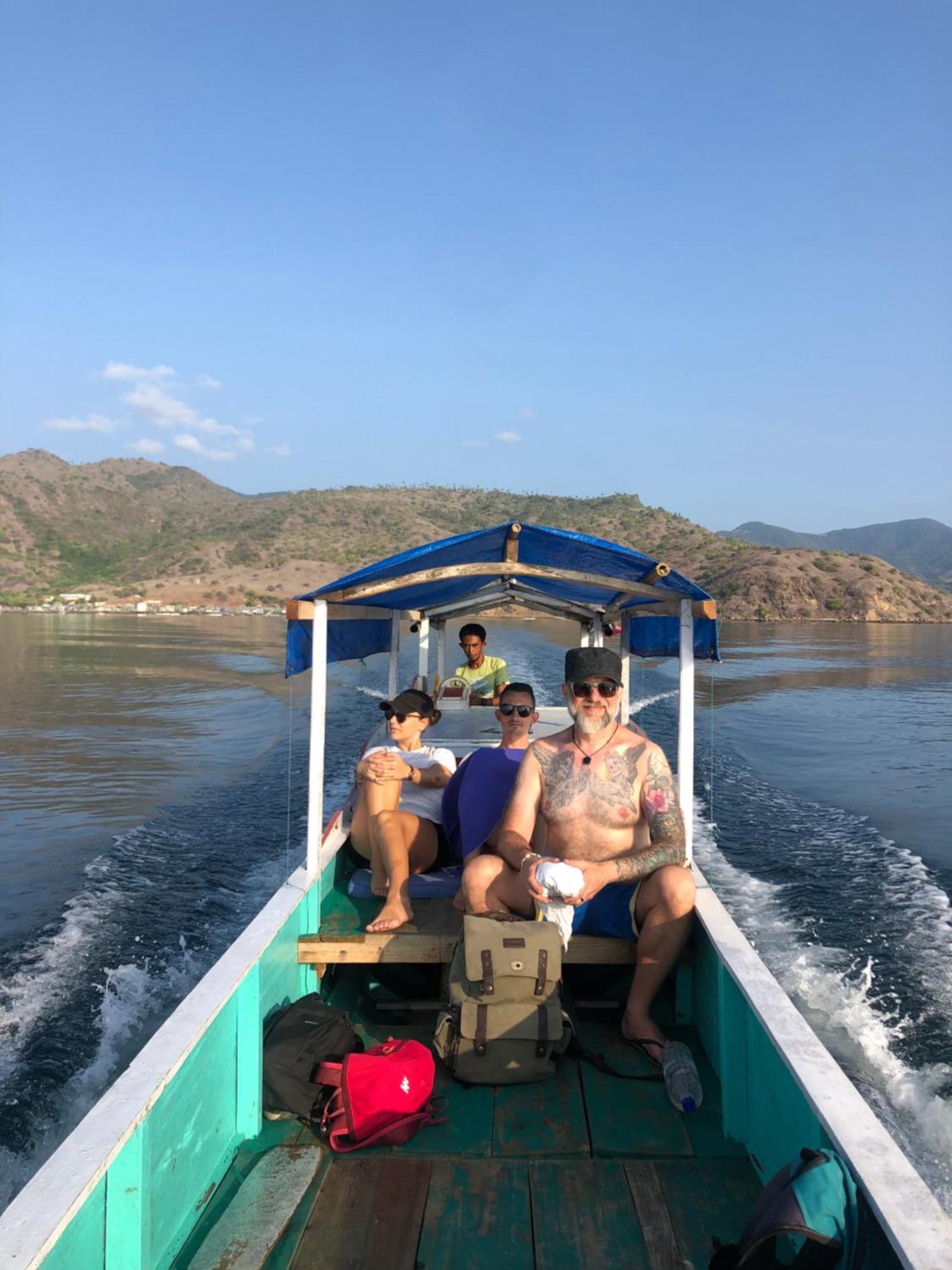 Dua Putri Komodo Homestay Экстерьер фото