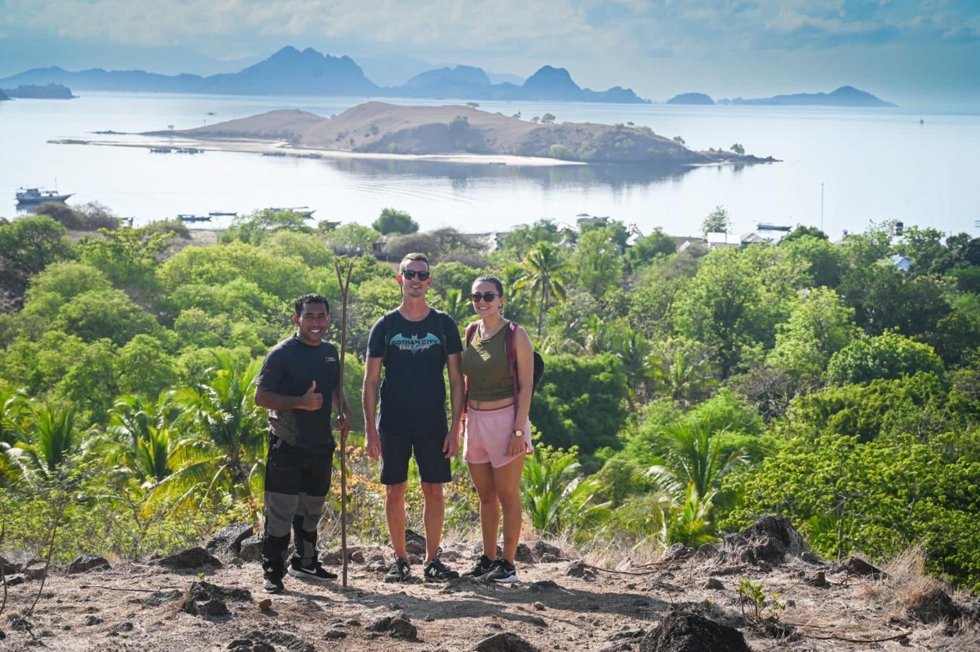 Dua Putri Komodo Homestay Экстерьер фото