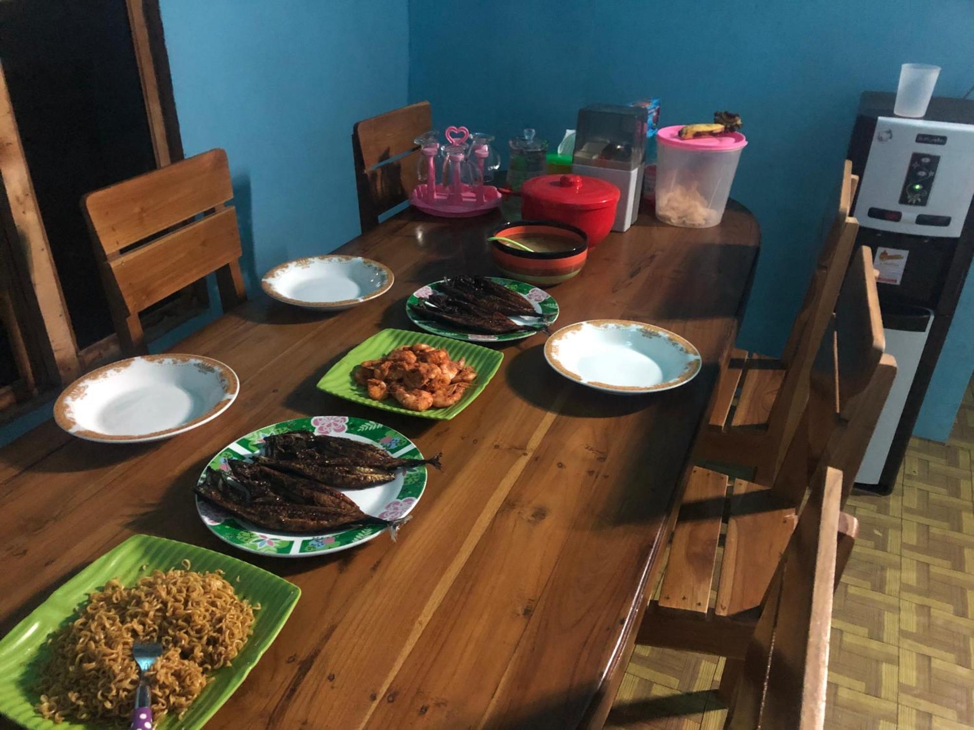 Dua Putri Komodo Homestay Экстерьер фото
