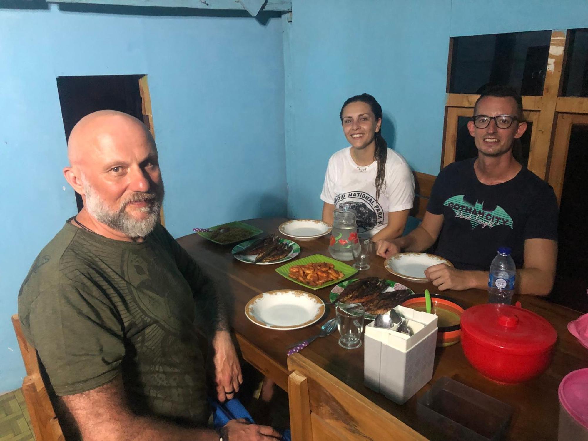 Dua Putri Komodo Homestay Экстерьер фото