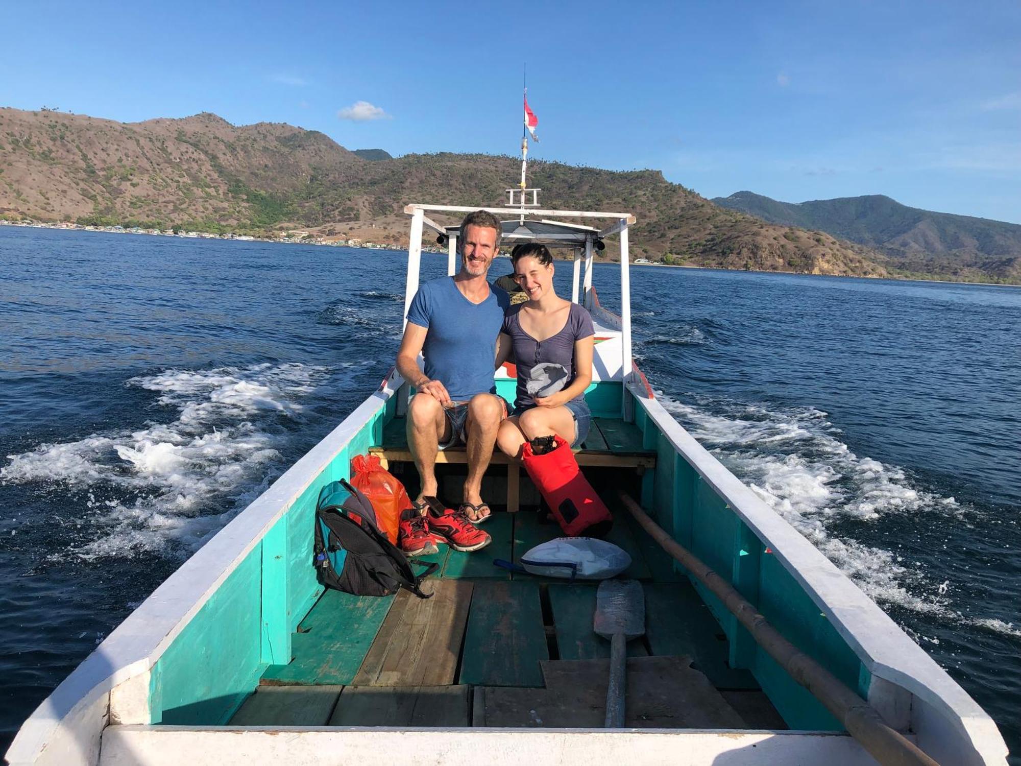 Dua Putri Komodo Homestay Экстерьер фото