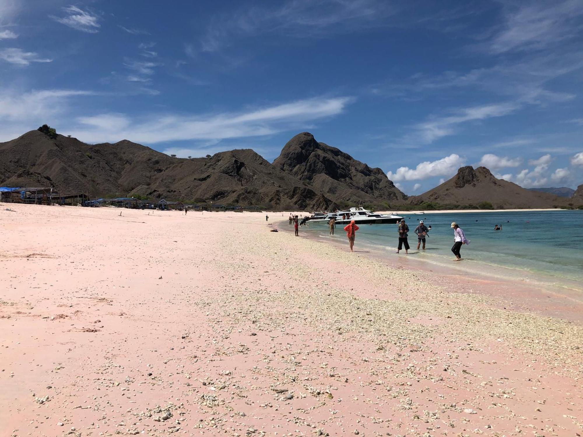 Dua Putri Komodo Homestay Экстерьер фото