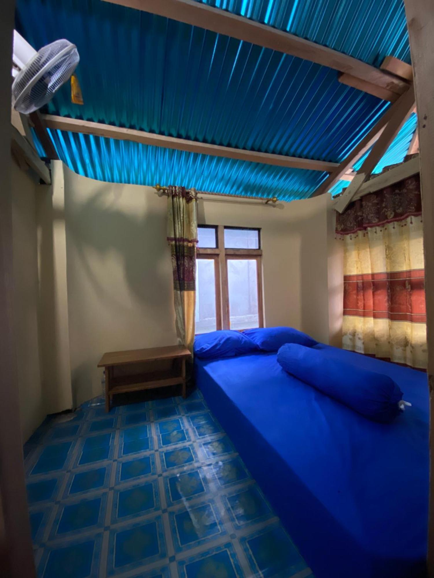 Dua Putri Komodo Homestay Экстерьер фото