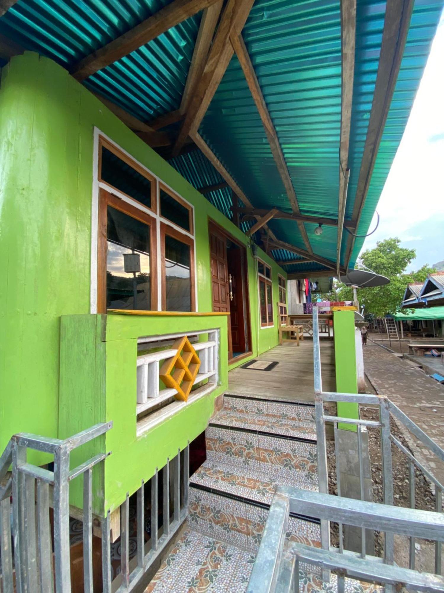 Dua Putri Komodo Homestay Экстерьер фото