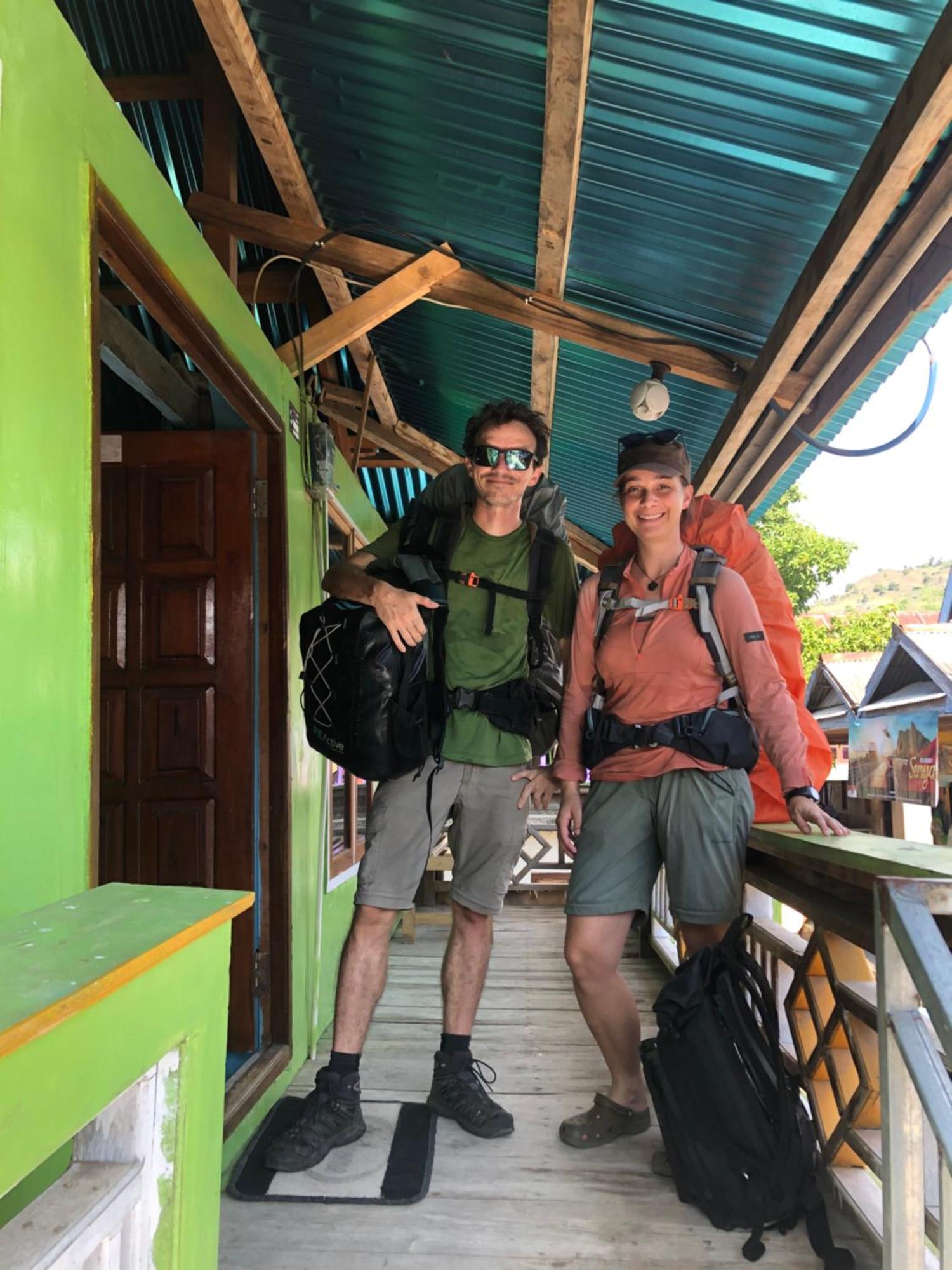 Dua Putri Komodo Homestay Экстерьер фото