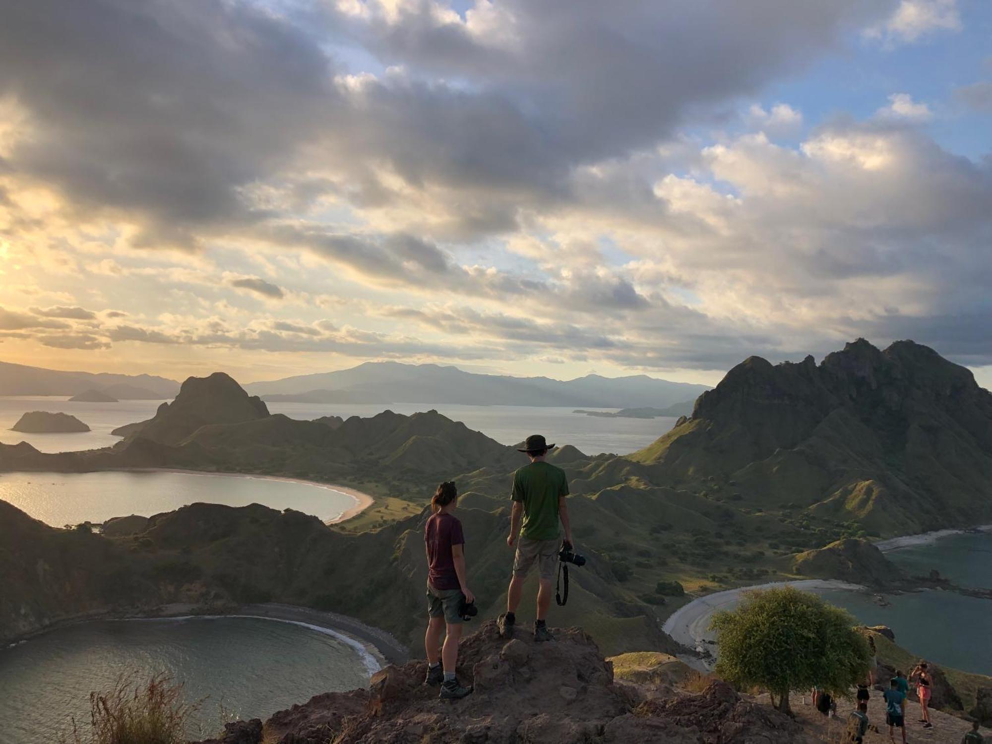 Dua Putri Komodo Homestay Экстерьер фото
