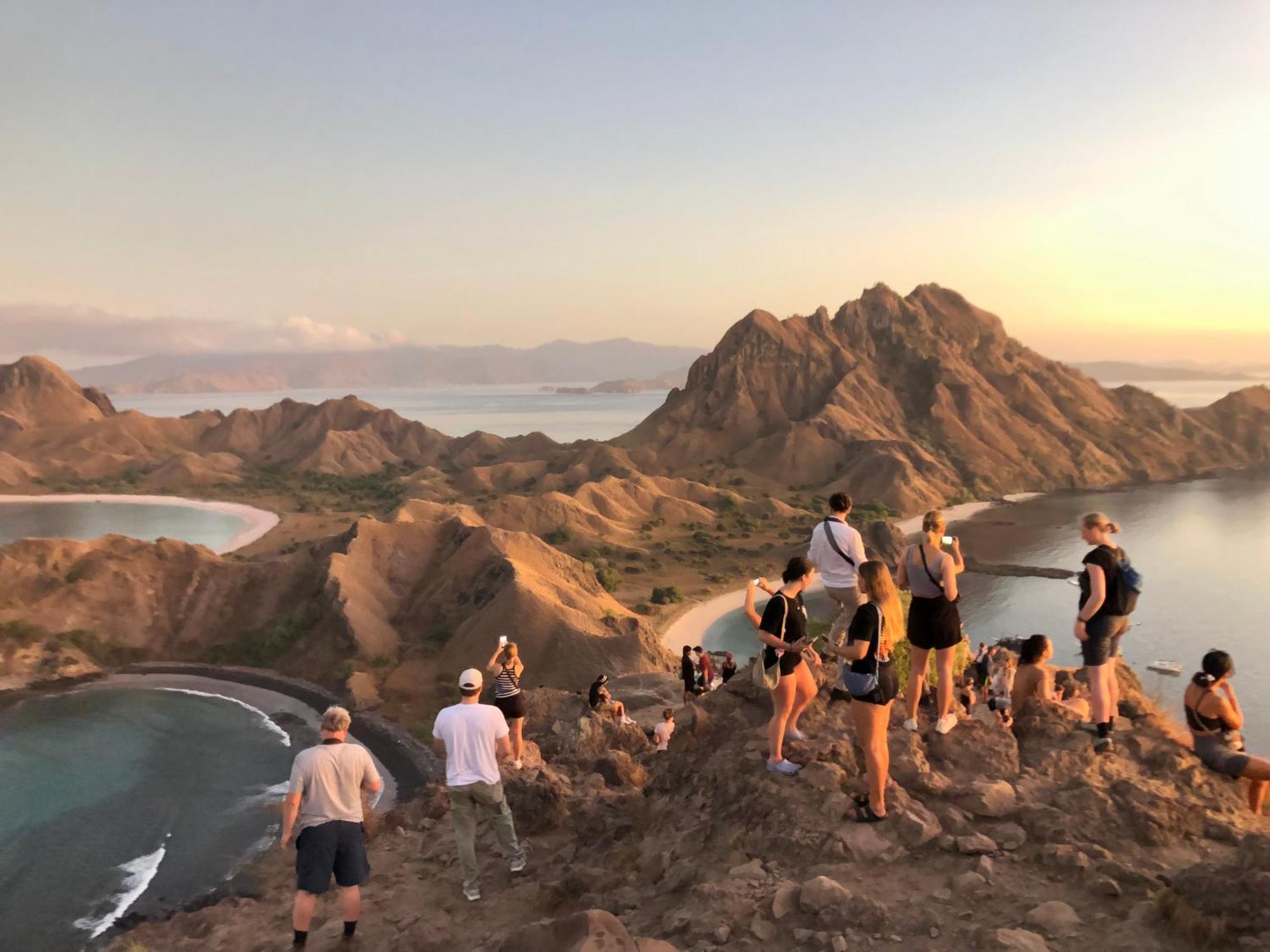 Dua Putri Komodo Homestay Экстерьер фото
