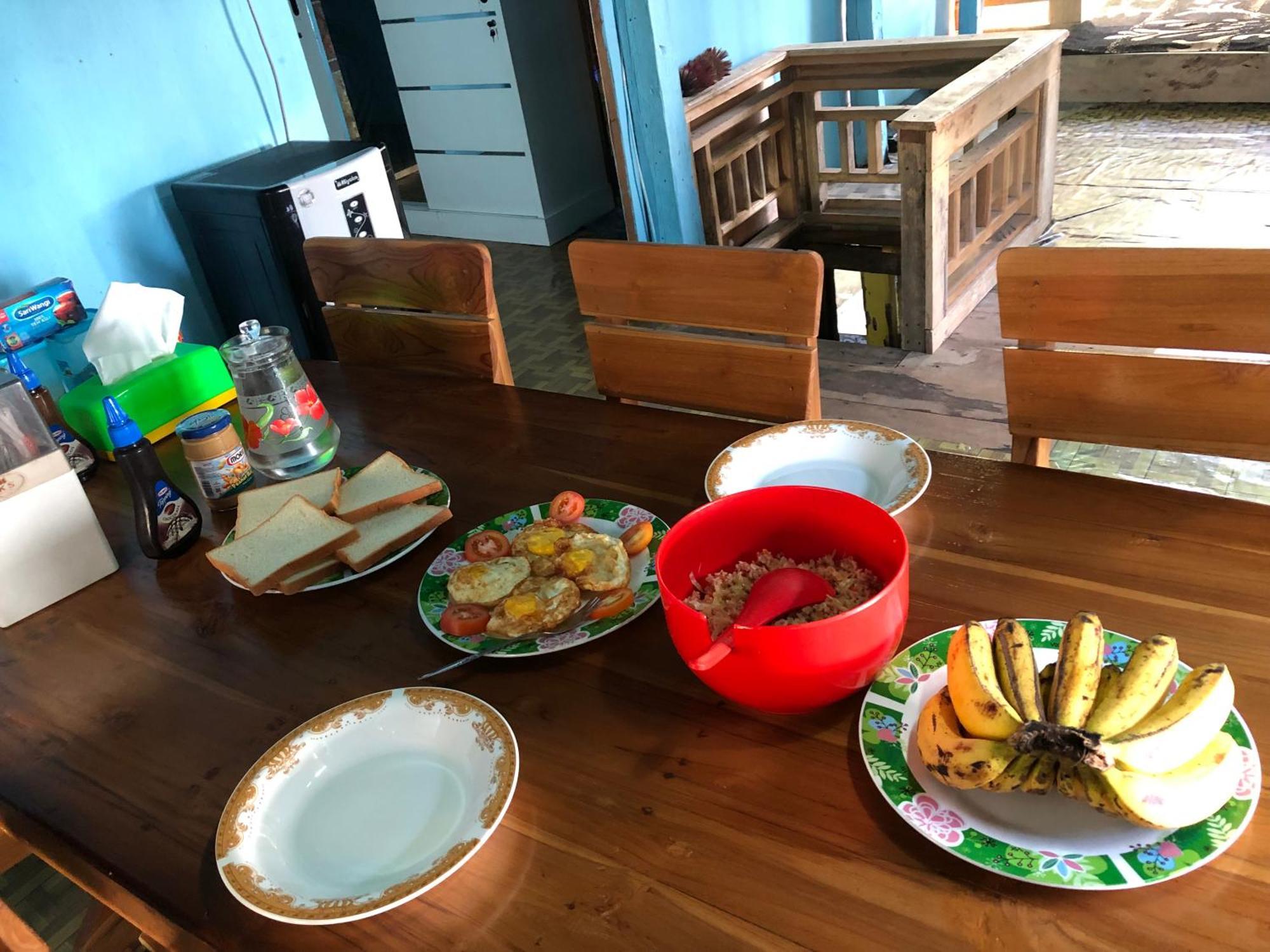 Dua Putri Komodo Homestay Экстерьер фото
