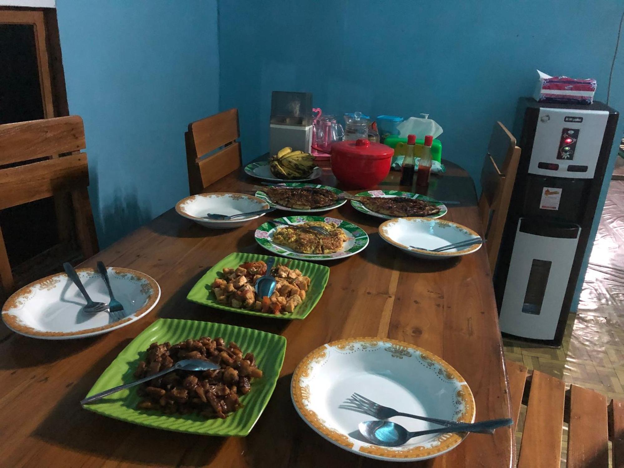 Dua Putri Komodo Homestay Экстерьер фото