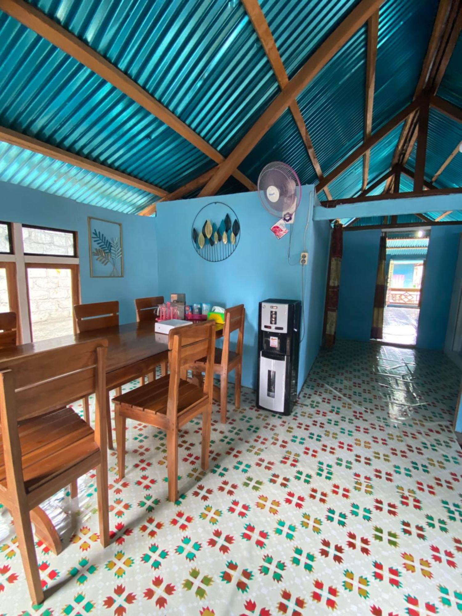 Dua Putri Komodo Homestay Экстерьер фото