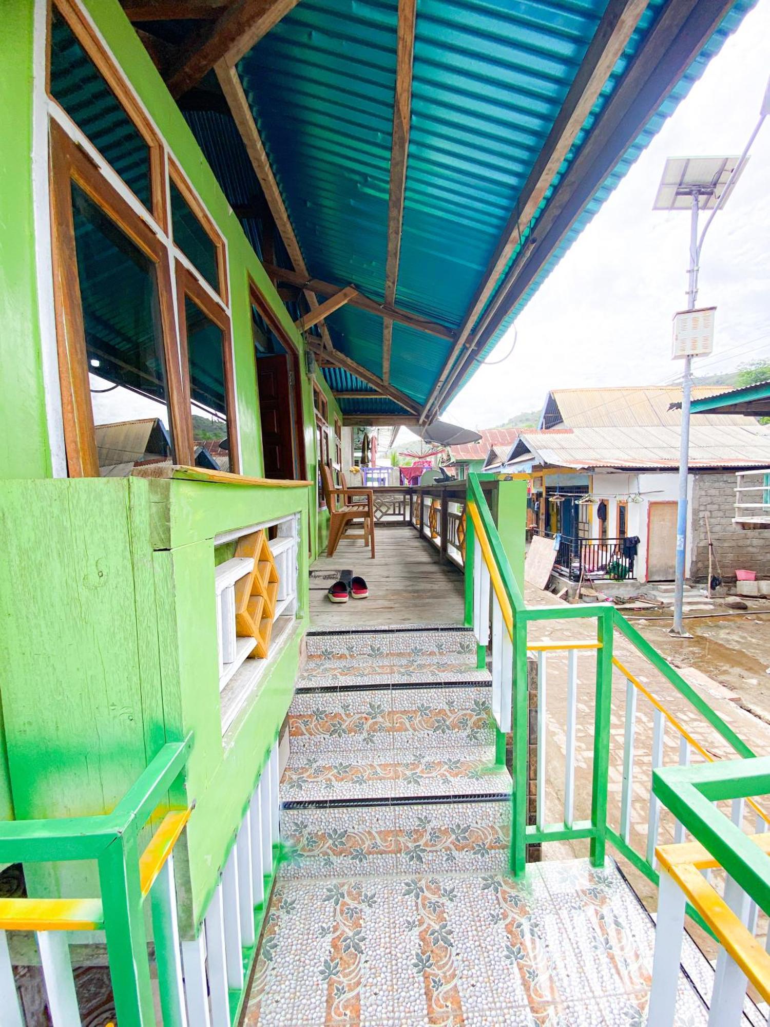 Dua Putri Komodo Homestay Экстерьер фото