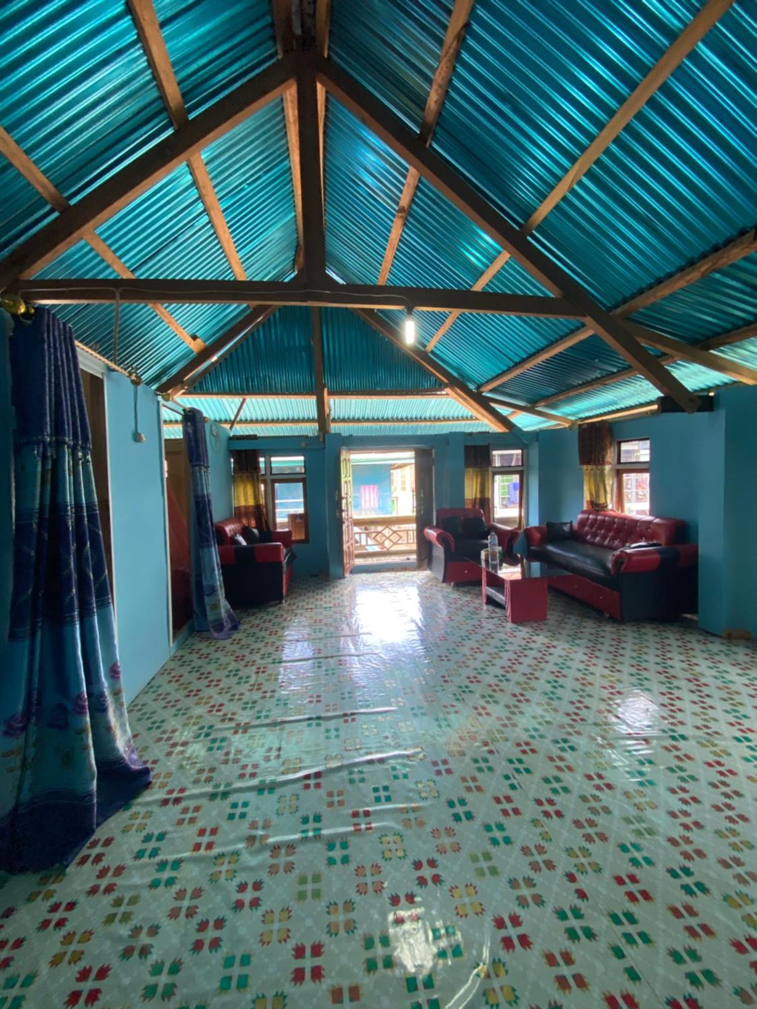 Dua Putri Komodo Homestay Экстерьер фото